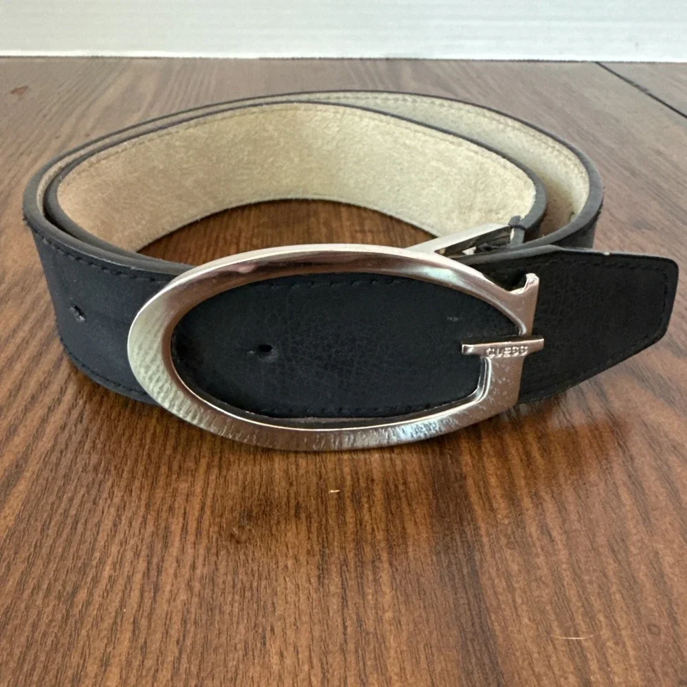 GUESS Genuine Leather Belt Size Small Black Solid Silver G Buckle Y2K
